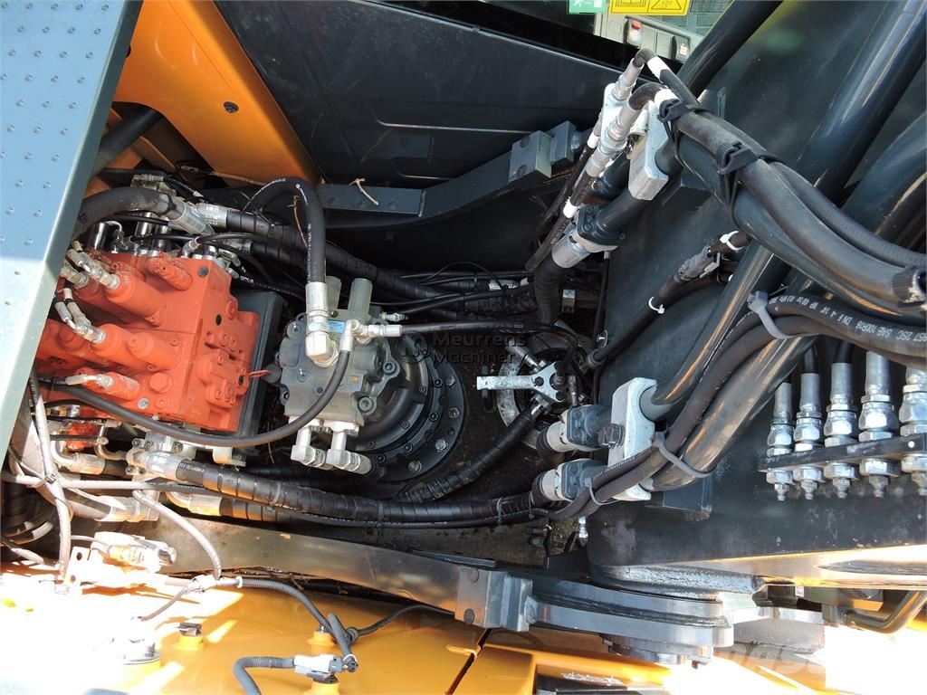 Hyundai HX220 LC Longreach CE حفارات زحافة