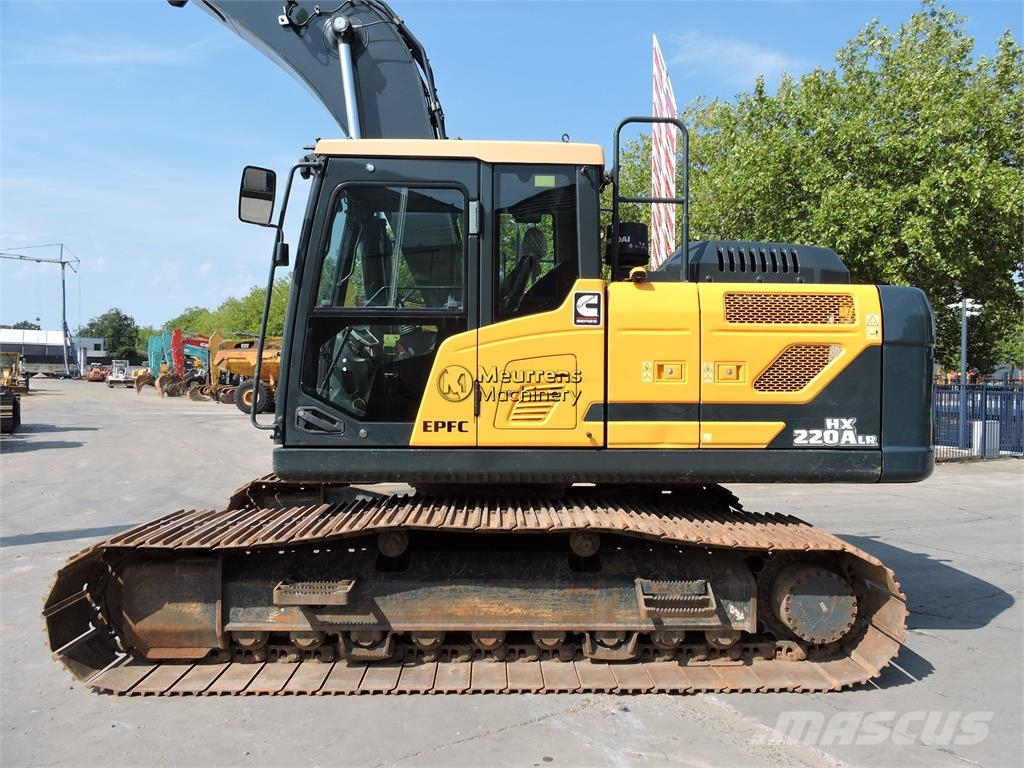 Hyundai HX220 LC Longreach CE حفارات زحافة
