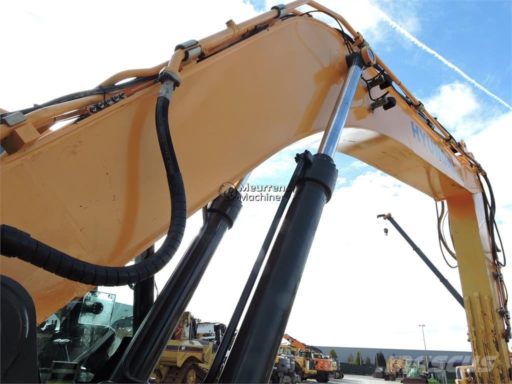 Hyundai HX300 Raupenbagger