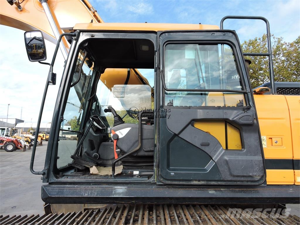 Hyundai HX300 Raupenbagger
