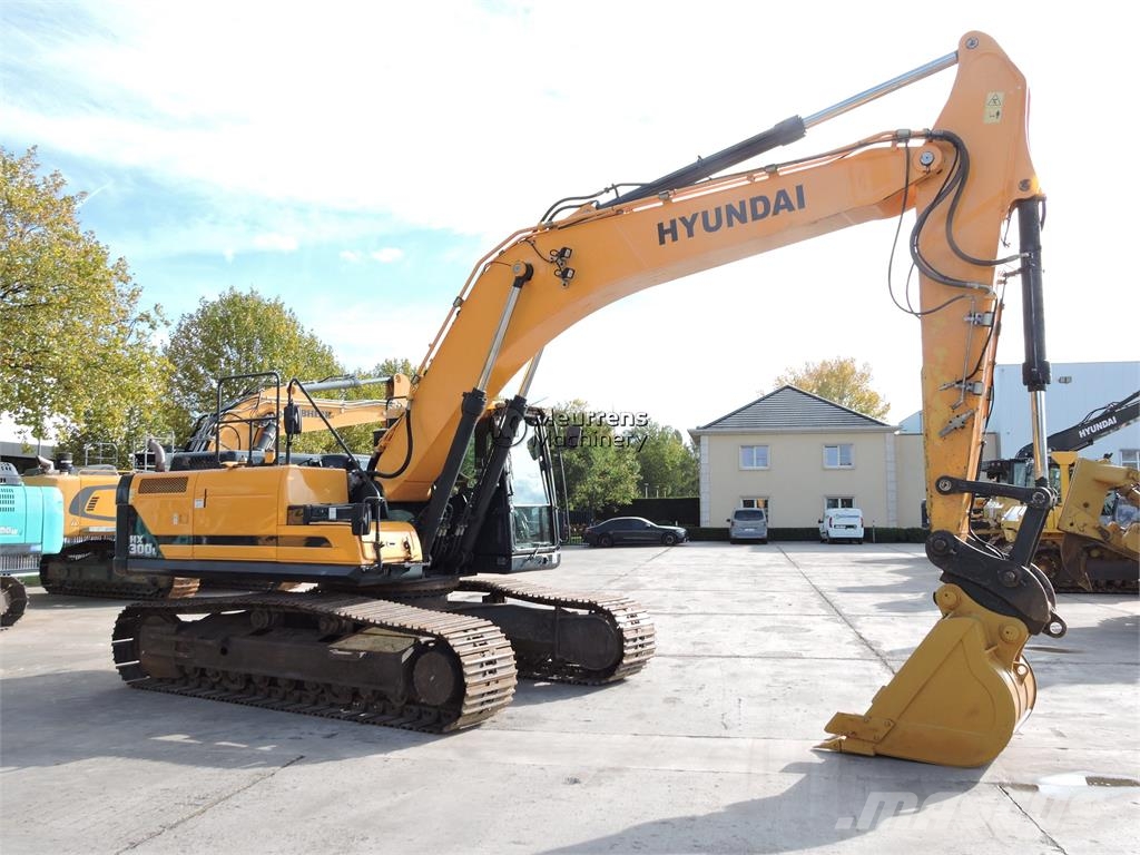 Hyundai HX300 Raupenbagger