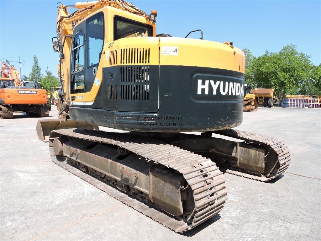 Hyundai R235LCR حفارات زحافة