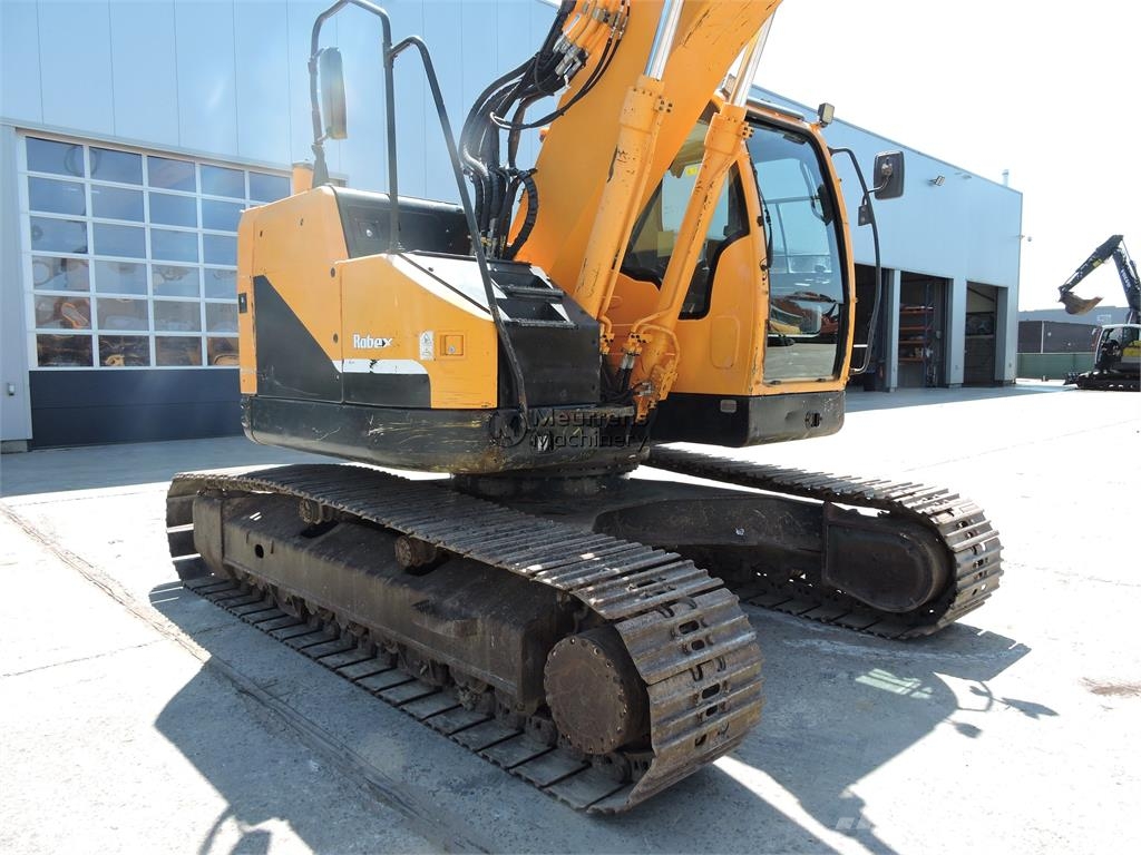 Hyundai R235LCR حفارات زحافة