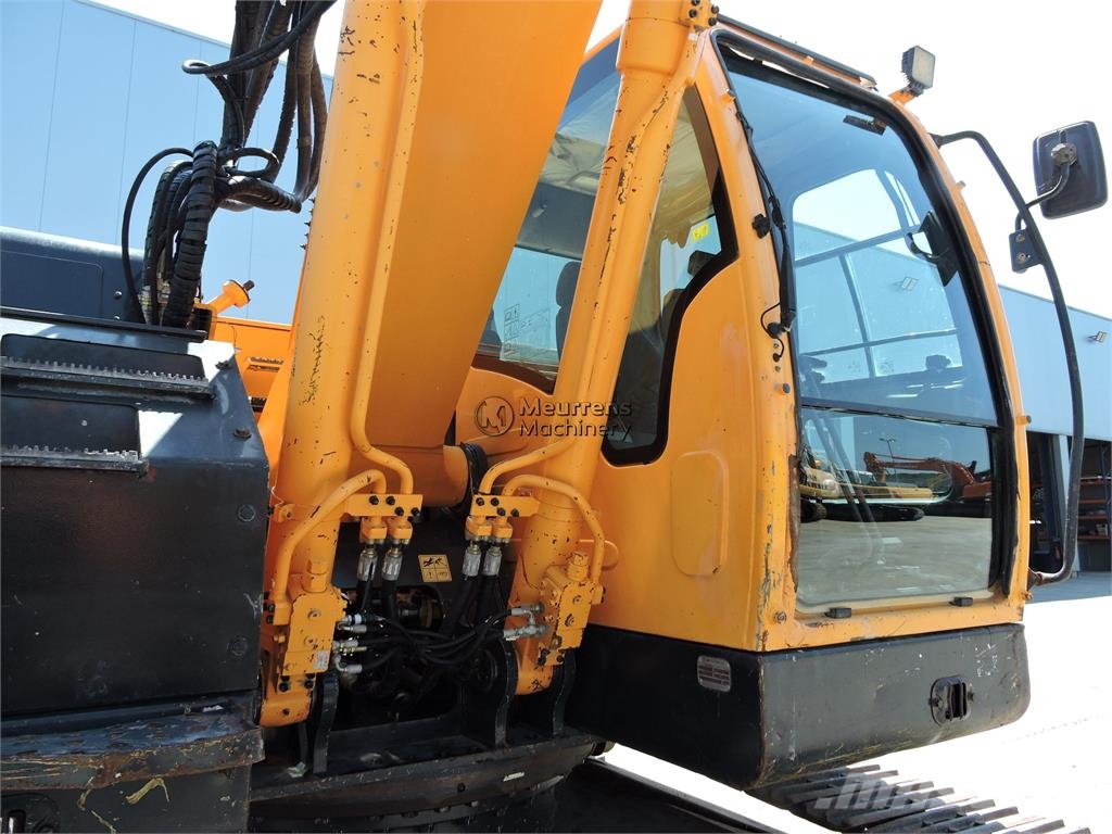 Hyundai R235LCR حفارات زحافة