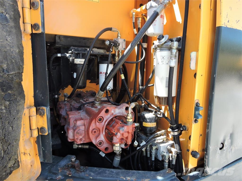 Hyundai R235LCR حفارات زحافة