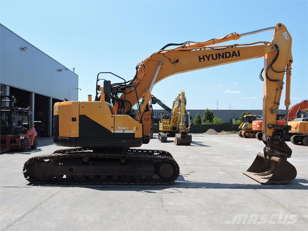 Hyundai R235LCR حفارات زحافة