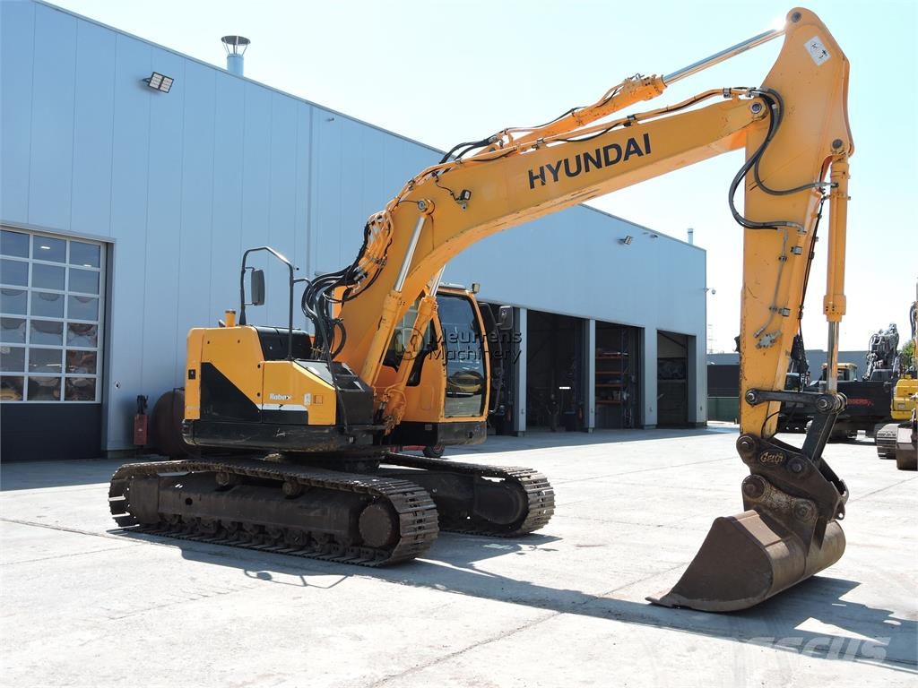 Hyundai R235LCR حفارات زحافة