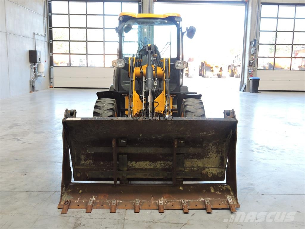 JCB 406 + Fork Rataslaadurid