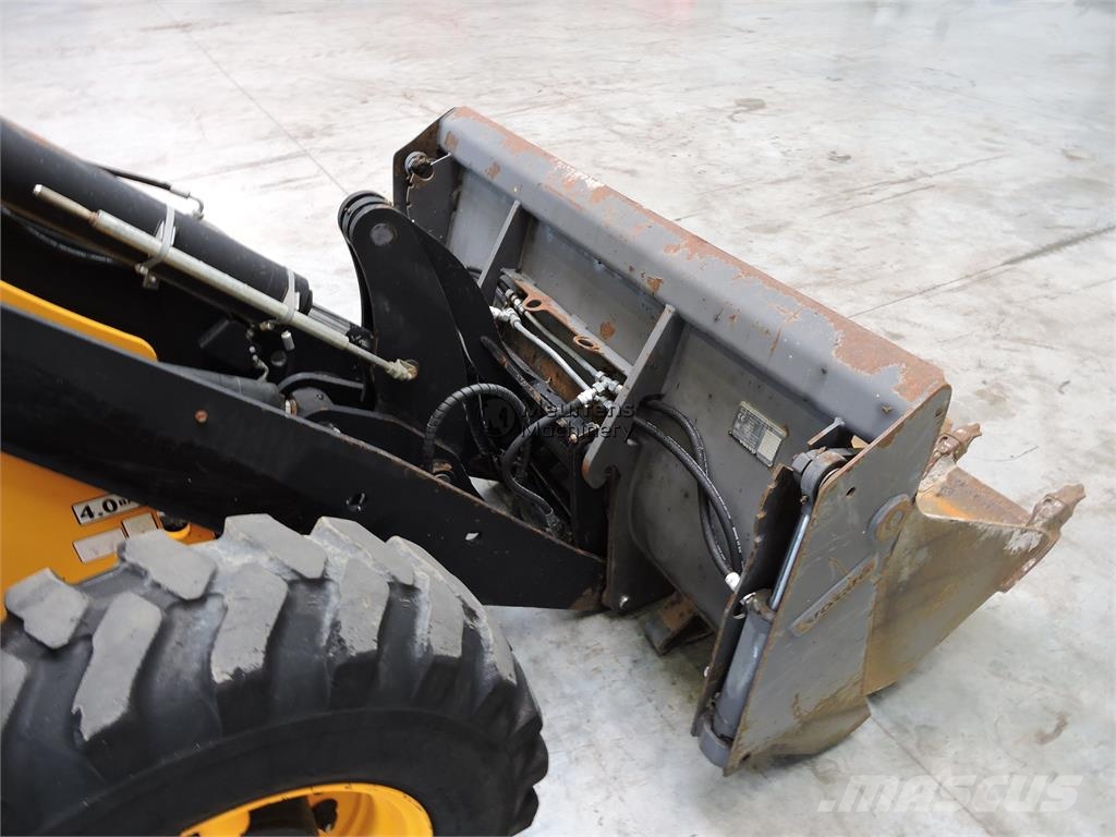 JCB 406 + Fork لوادر بعجل