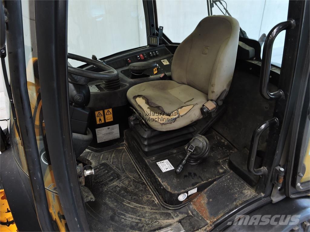 JCB 406 + Fork لوادر بعجل