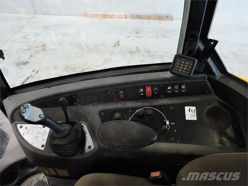 JCB 406 + Fork لوادر بعجل