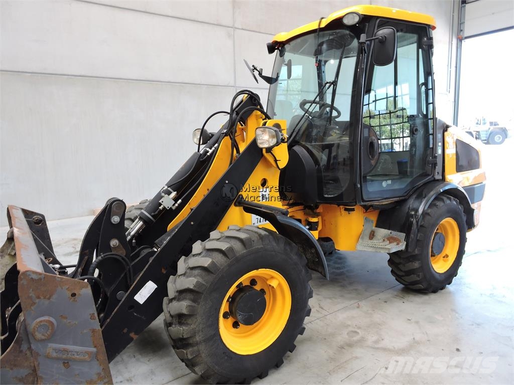 JCB 406 + Fork لوادر بعجل