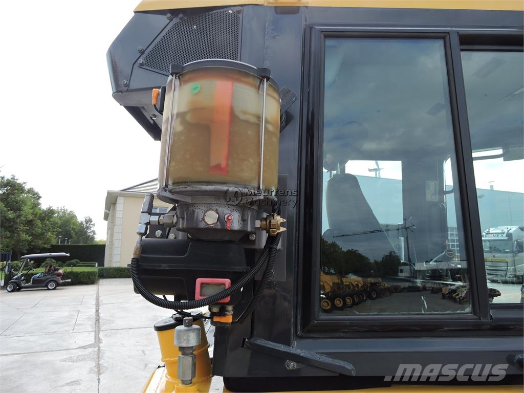 Komatsu D37 PXI + GPS 도저