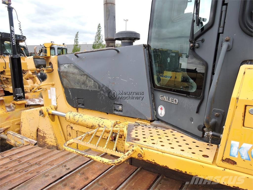 Komatsu D61PX15 + GPS Dózerek