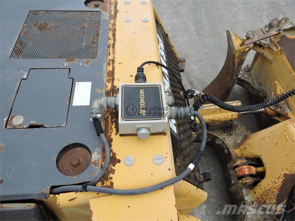 Komatsu D61PX15 + GPS Dózerek