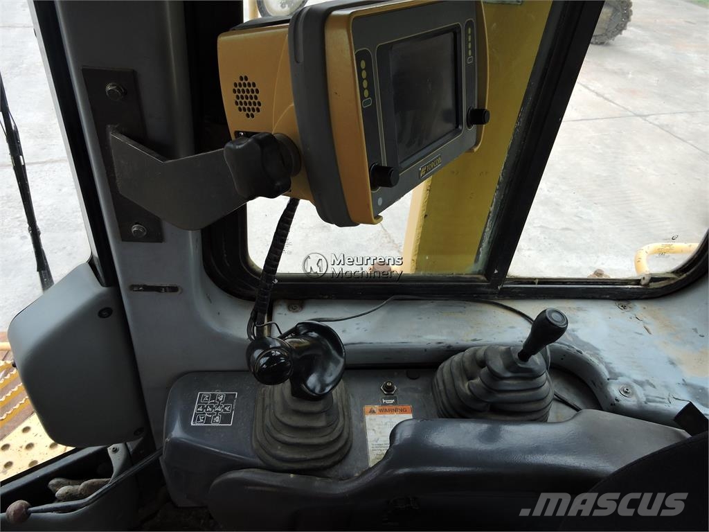 Komatsu D61PX15 + GPS Dózerek