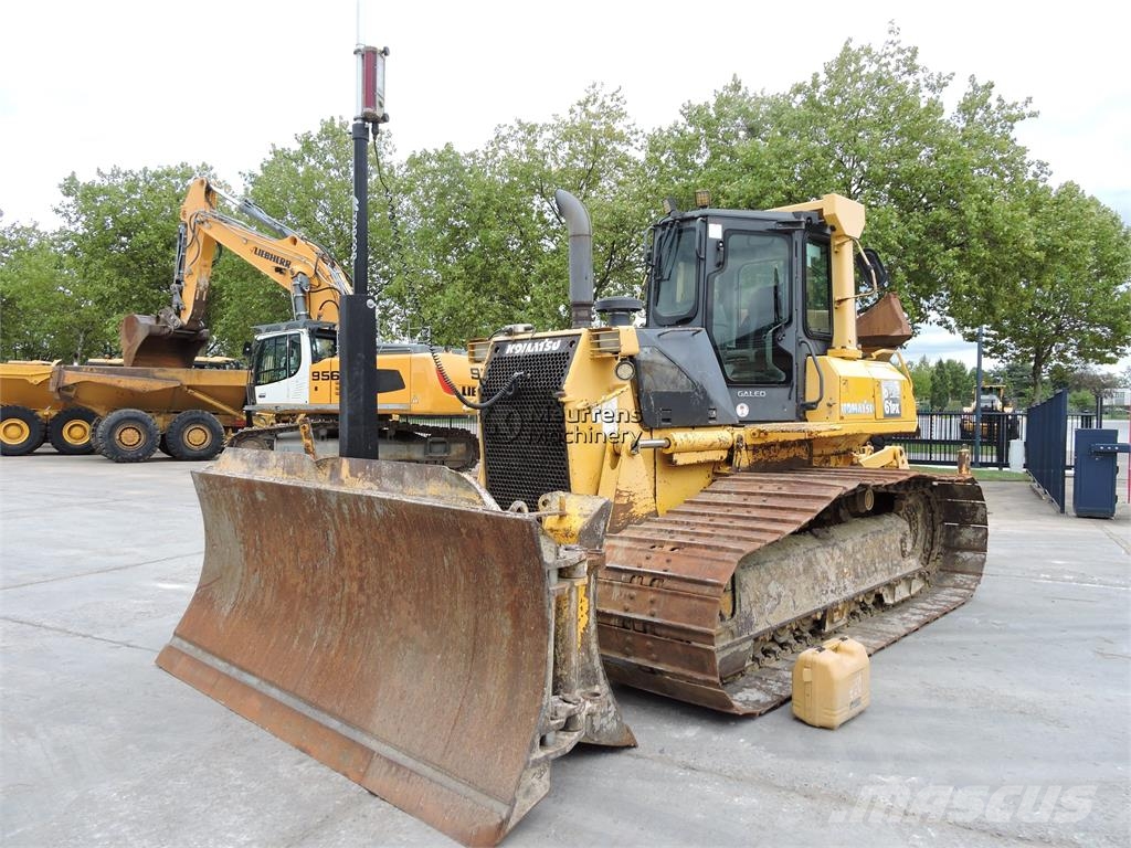 Komatsu D61PX15 + GPS Dózerek