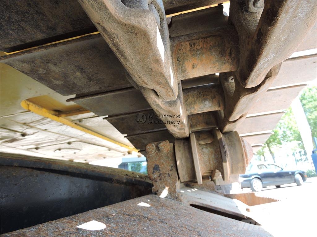 Komatsu HB 215 + GPS Kāpurķēžu ekskavatori
