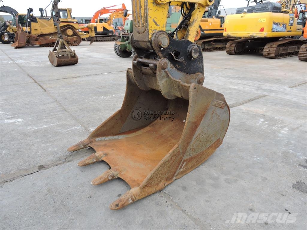 Komatsu HB215LC-3 Gravemaskiner på larvebånd