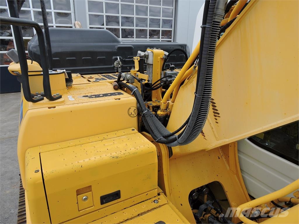 Komatsu HB215LC-3 Gravemaskiner på larvebånd