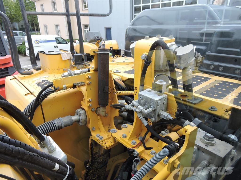 Komatsu HB215LC-3 Gravemaskiner på larvebånd