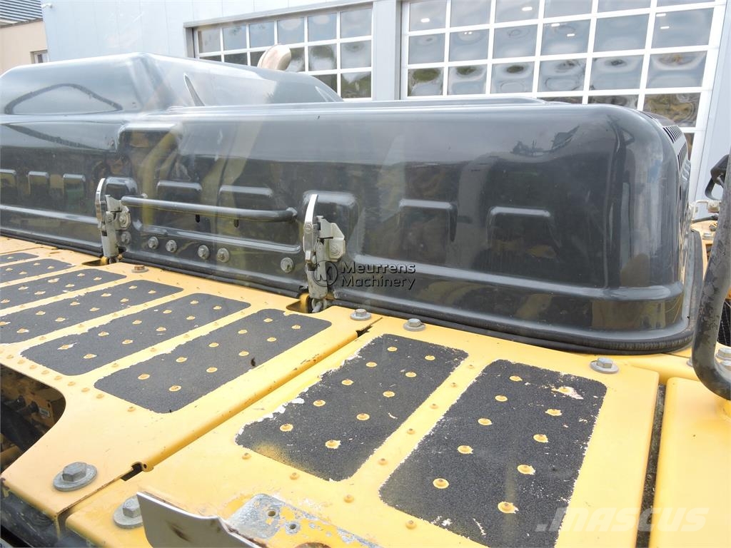 Komatsu HB215LC-3 Gravemaskiner på larvebånd