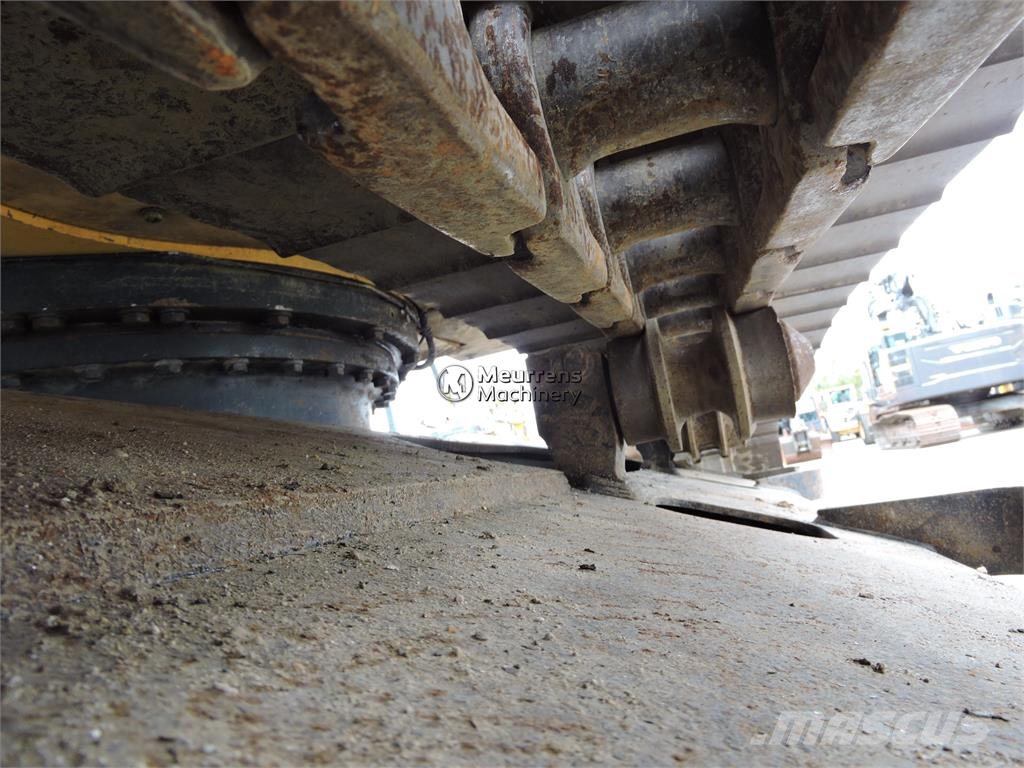 Komatsu HB215LC / PC210 Escavadoras de rastos