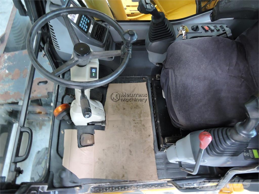 Komatsu PW140 Mobilbagger