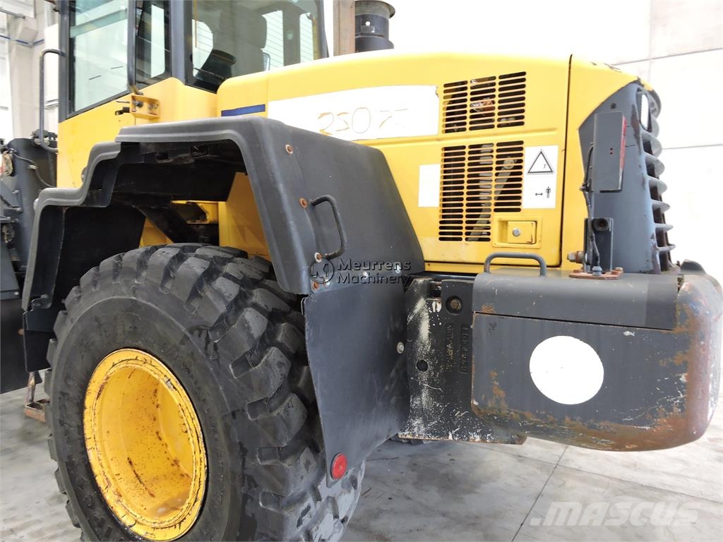 Komatsu WA250 Utovarivači na točkove