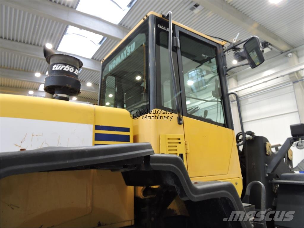 Komatsu WA250 Utovarivači na točkove