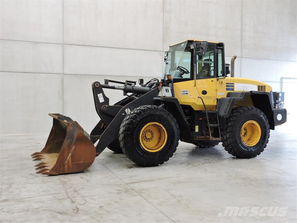 Komatsu WA250 Utovarivači na točkove