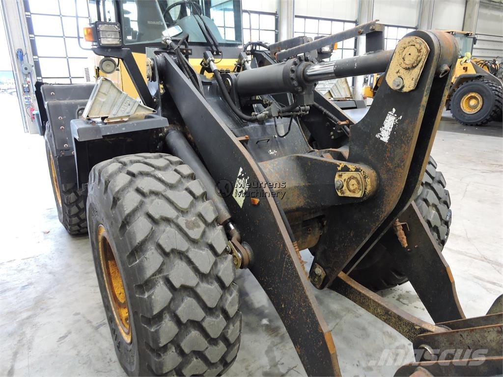 Komatsu WA250 Utovarivači na točkove