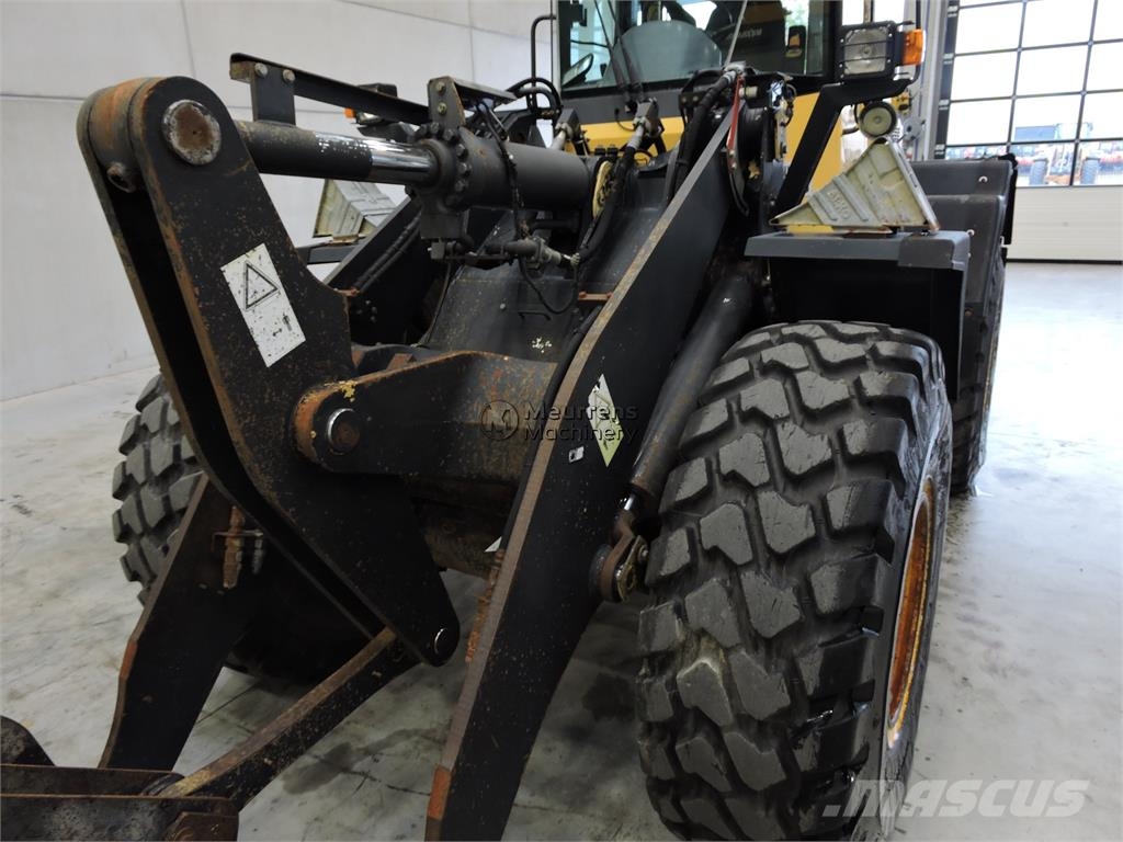 Komatsu WA250 Utovarivači na točkove