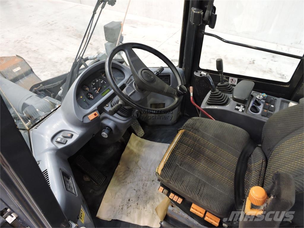 Komatsu WA250 Utovarivači na točkove