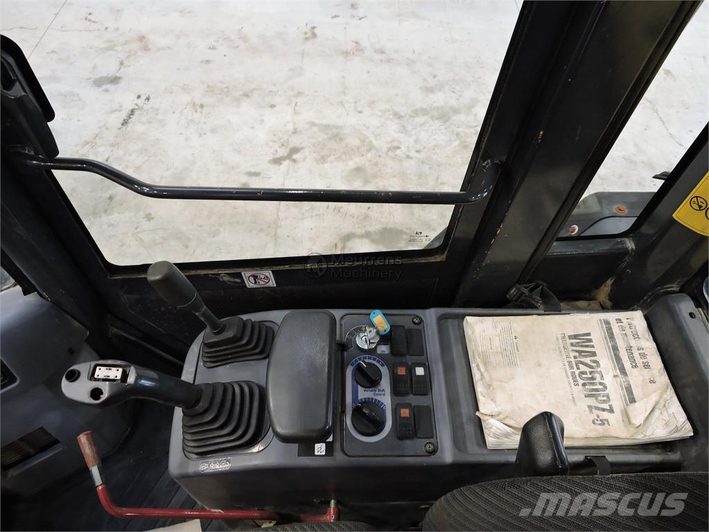 Komatsu WA250 Utovarivači na točkove