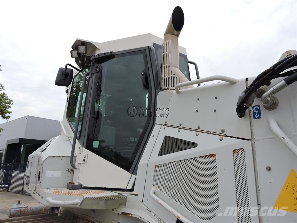 Liebherr PR 726 LGP Dózerek