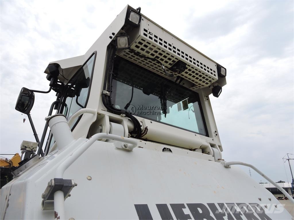 Liebherr PR 726 LGP Dózerek