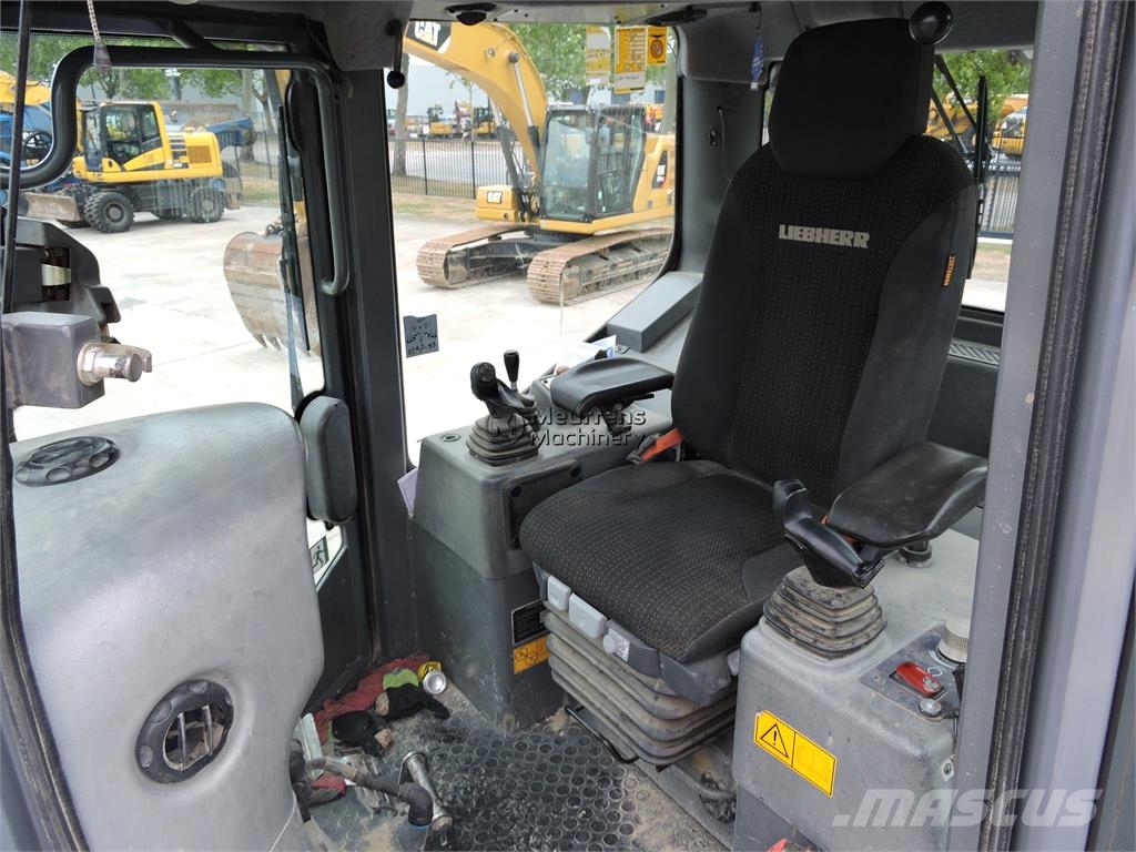 Liebherr PR 726 LGP Dózerek