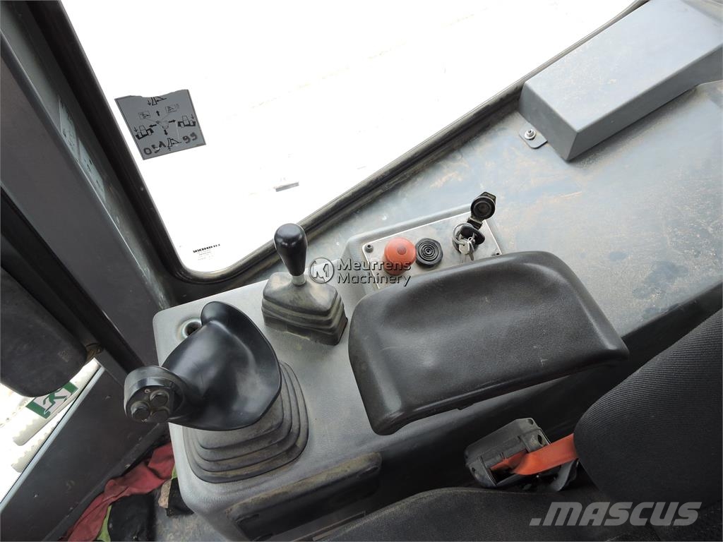 Liebherr PR 726 LGP Dózerek