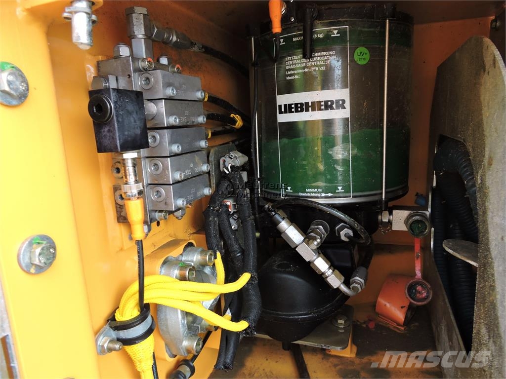 Liebherr R926 대형 굴삭기 29톤 이상