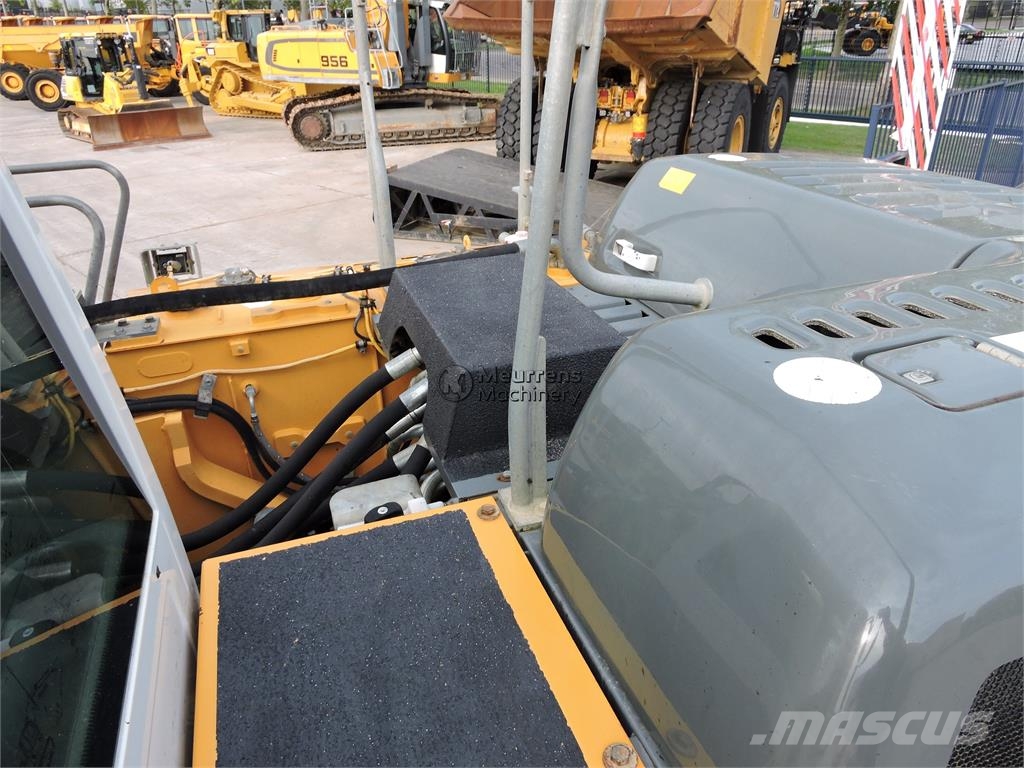 Liebherr R926 대형 굴삭기 29톤 이상