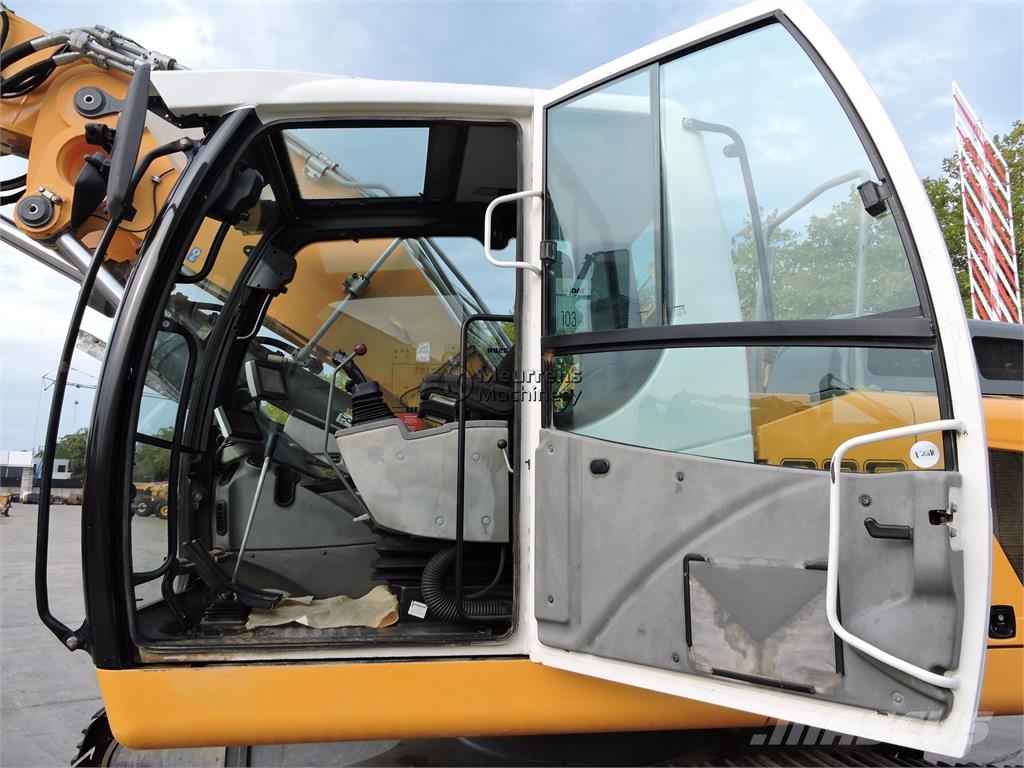 Liebherr R926 대형 굴삭기 29톤 이상