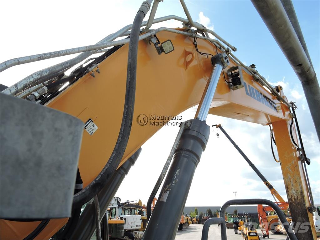 Liebherr R930 Rupsgraafmachines