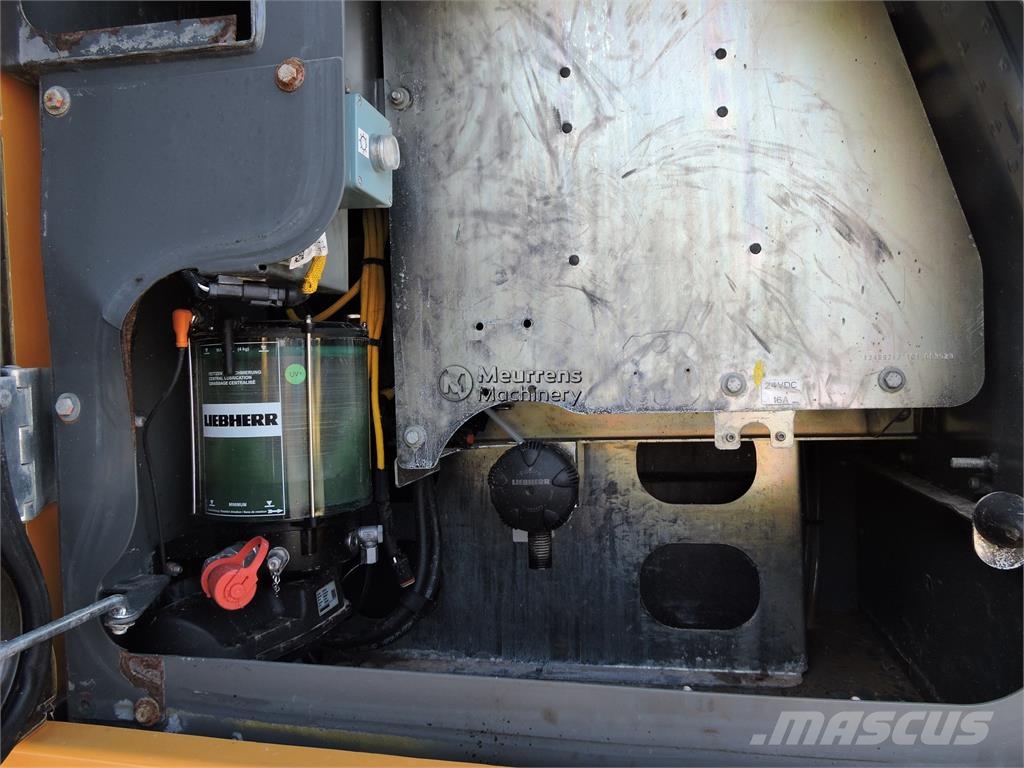 Liebherr R930 Rupsgraafmachines