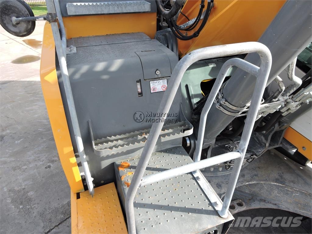 Liebherr R930 Rupsgraafmachines