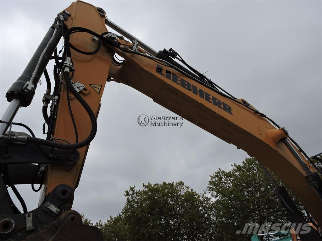 Liebherr R946 Raupenbagger
