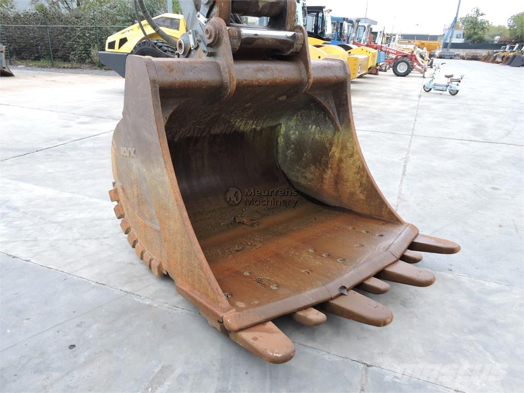 Liebherr R946 Raupenbagger