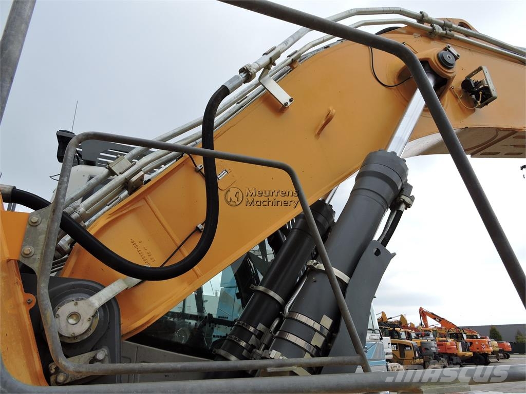 Liebherr R946 Raupenbagger
