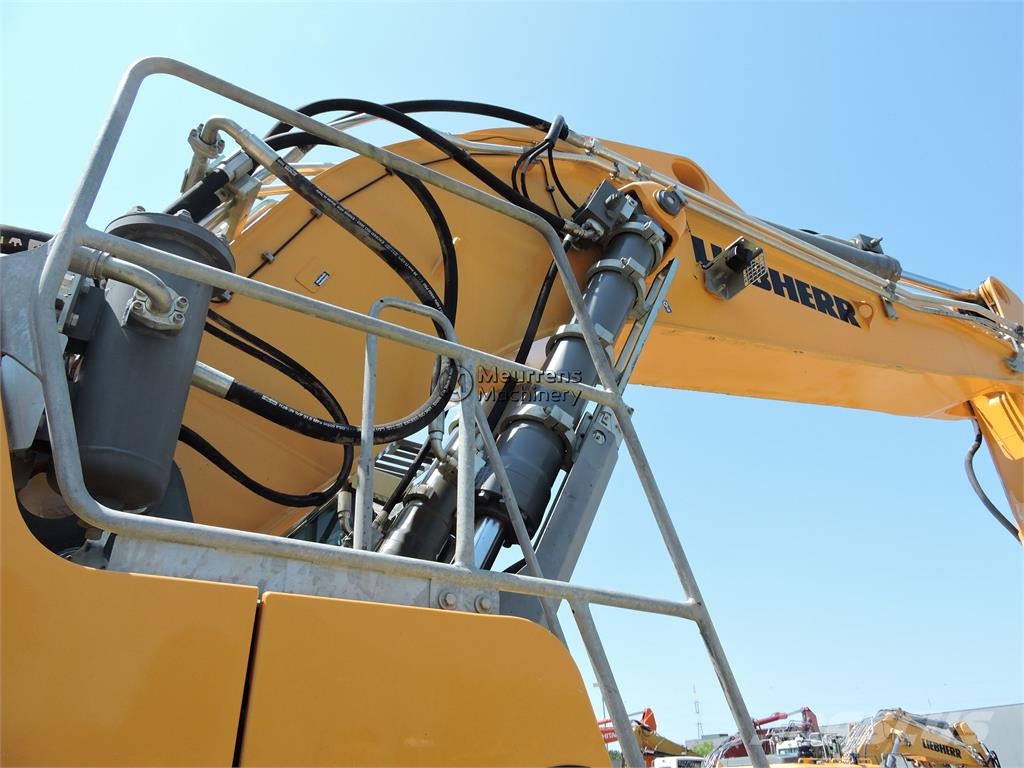 Liebherr R956 حفارات زحافة