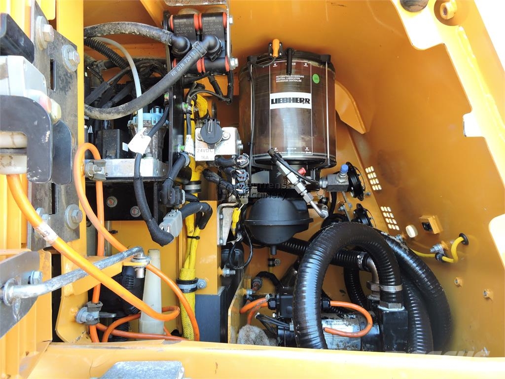 Liebherr R956 حفارات زحافة